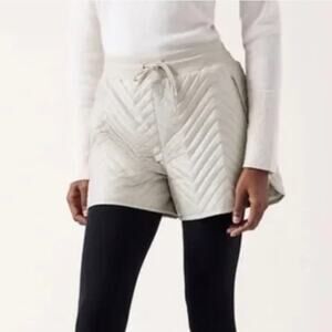 NWT Athleta Apres Ski tan beige cream quilted shorts, 12